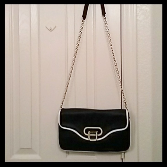 Apt. 9 Handbags - NEW Apt. 9 Crossbody Chain Bag.
